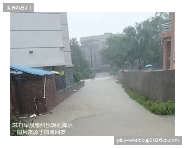 北京队依靠周琦在内线的强大统治力与广东队鏖战三场，许利民教练的防守布置成功限制对手。